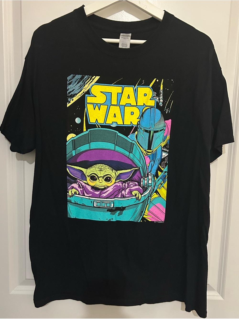 Gildan Star Wars The Mandolorian Grogu Baby Yoda Graphic T Shirt Men’s Large